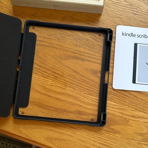 Amazon Kindle Scribe with Premium Jade Pen Including Case - Picture 6 of 7